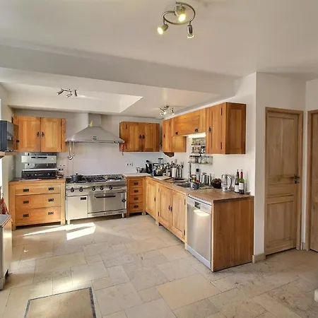 Πανσιόν L'enclos Bearnais 3*